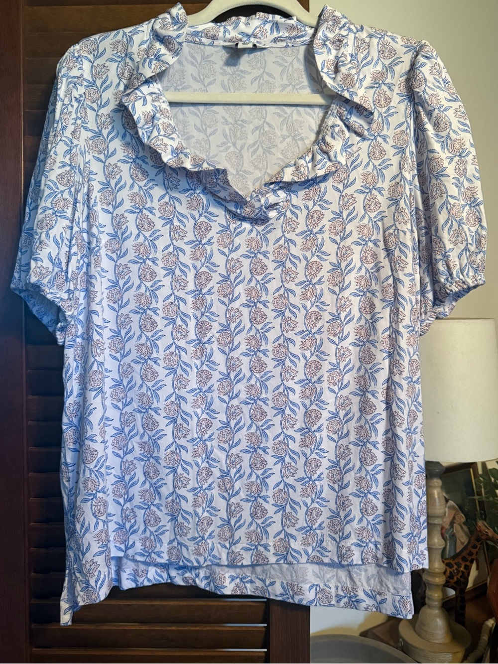 Crown & Ivy floral ruffle neck blouse XL EUC